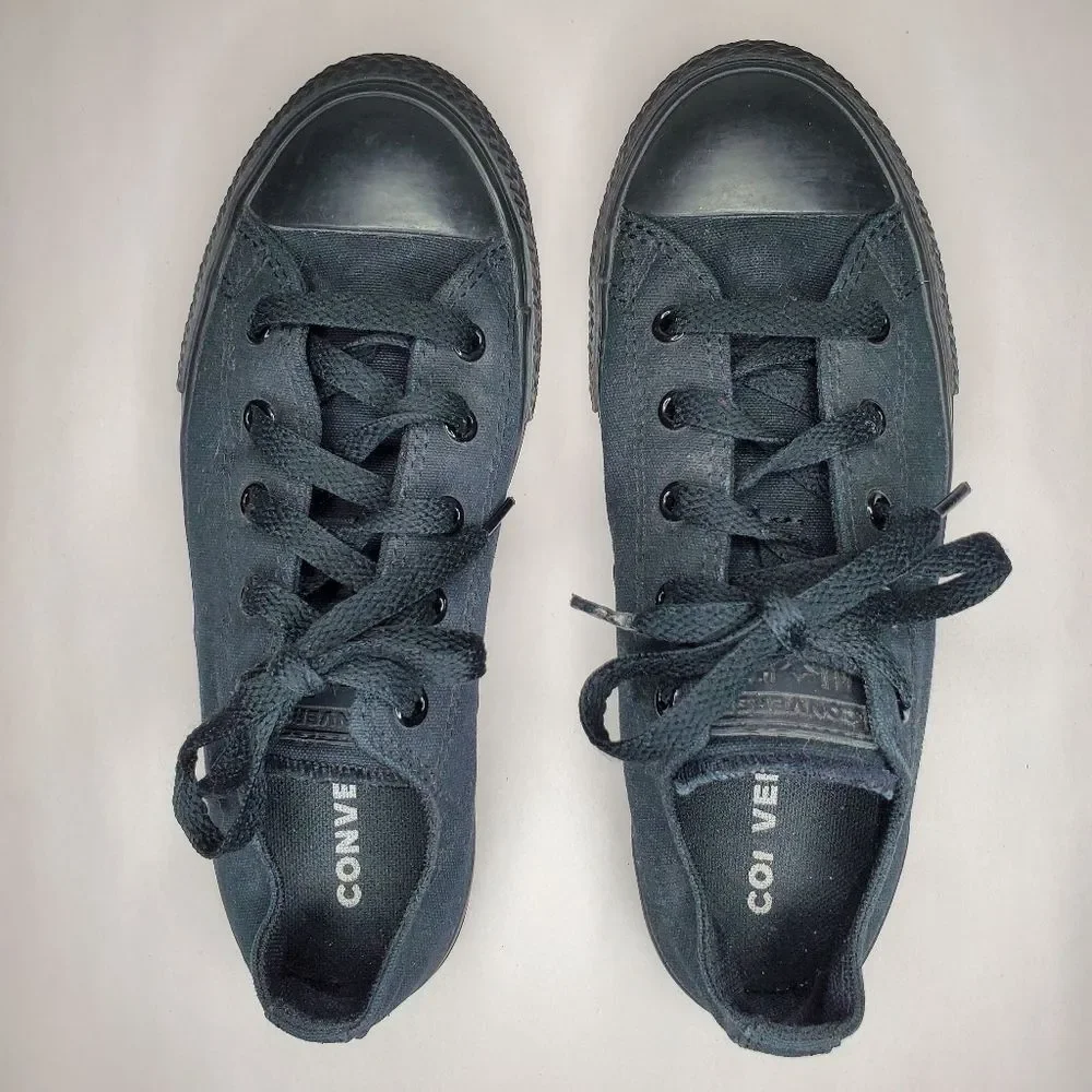 Chuck Taylor All Star Canvas Kids Low Top Shoe Size 3